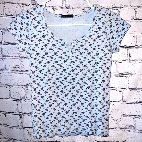 Brandy Melville Tops - Brandy Melville Floral Short Sleeve‎ Baby Tee Size Small